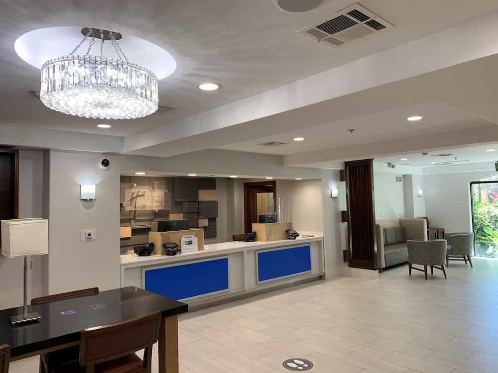 HOLIDAY INN EXPRESS & SUITES W