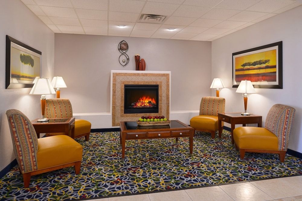 HOLIDAY INN EXPRESS & SUITES A1
