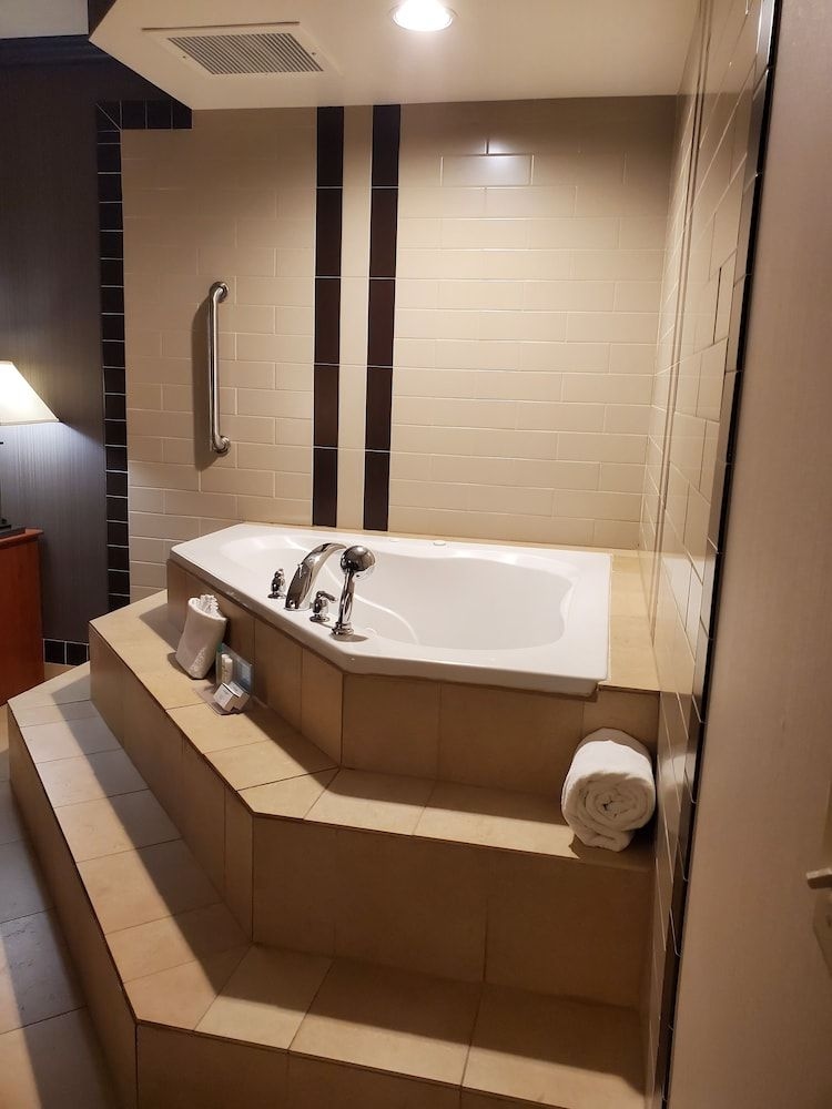 HAMPTON INN - SUITES CRAIG4