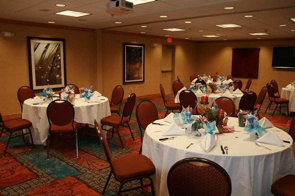 HAMPTON INN - SUITES CRAIG3
