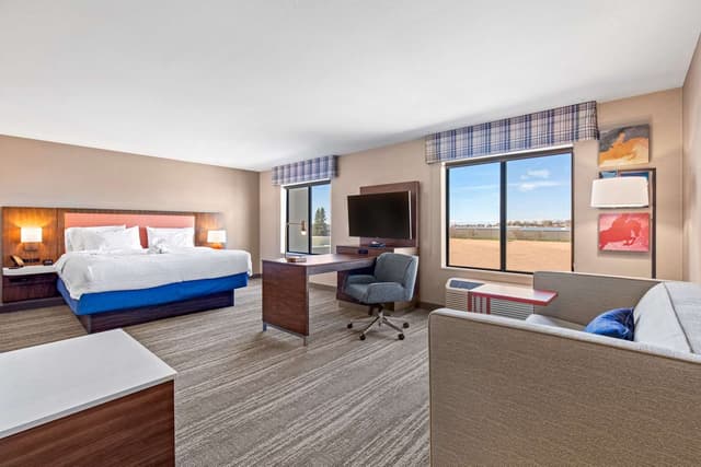 1 KING BED STUDIO SUITE NONSMOKING