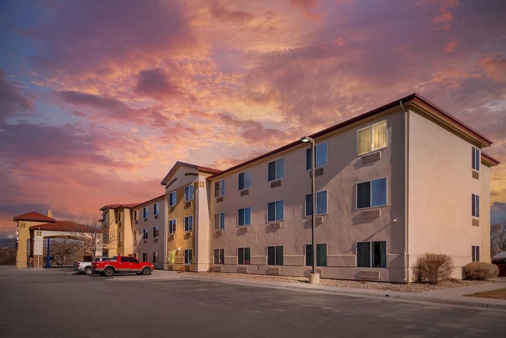 COMFORT INN & SUITES RIFLE3