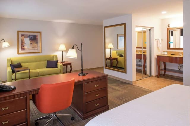 1 KING BED STUDIO SUITE W/SOFABED NONSMOKING