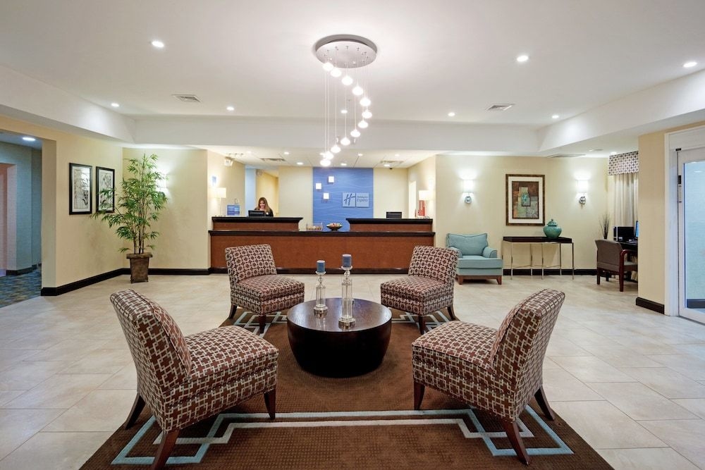 HOLIDAY INN EXPRESS & SUITES M3