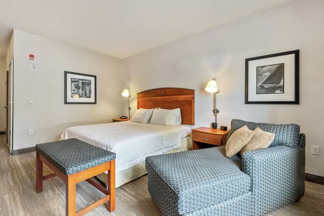 1 KING BED SHOWER ONLY NONSMOKING