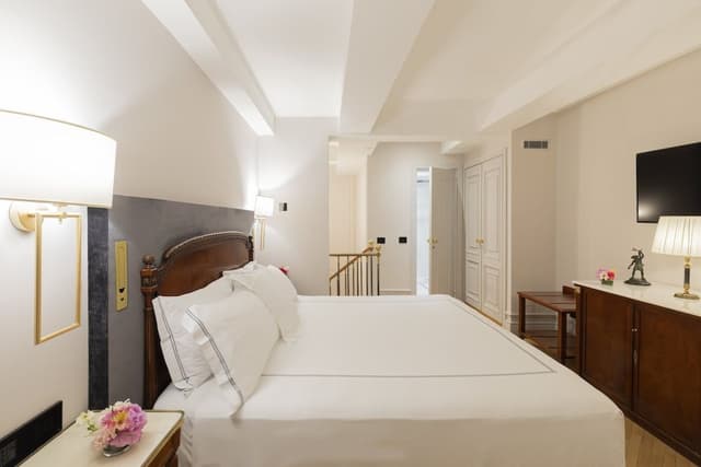 Suite, 1 King Bed, Sea View