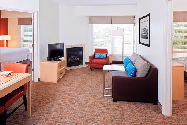Suite, 2 Bedrooms, Pool View