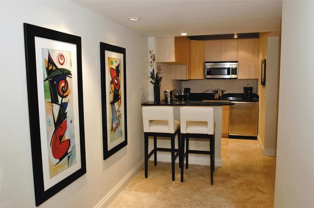 CITY VIEW BALCONY 2 BDRM STE - 1 KING/2QUEENS