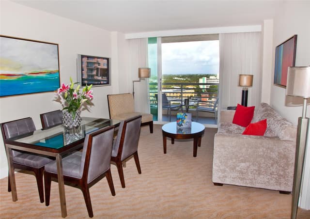 CITY VIEW BALCONY SUITE - 2 QUEEN