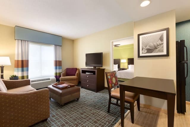 Suite, 1 King Bed, Accessible, Non Smoking (Hearing)