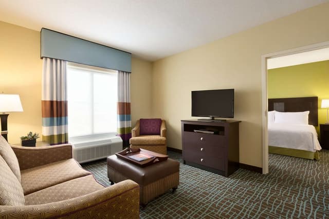 1 KING BED 1 BEDROOM SUITE NONSMOKING