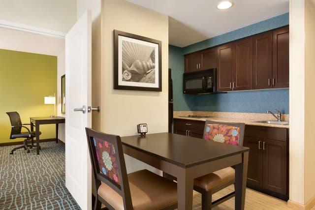1 KING 2 QN BEDS 2 BDRM 2 BATH SUITE NONSMOK