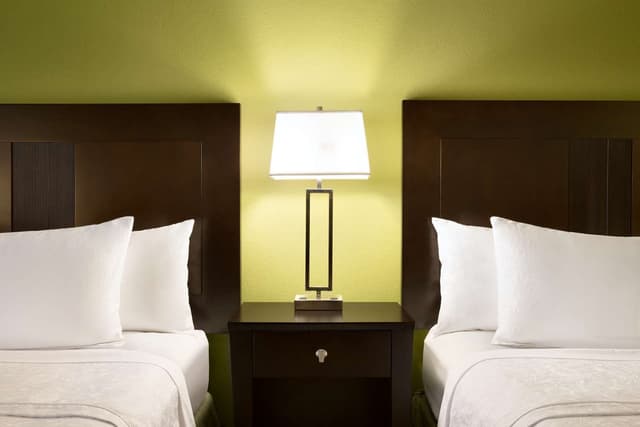 2 QUEEN BEDS 1 BEDROOM SUITE NONSMOKING