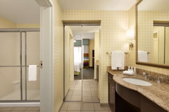 2 QUEEN BEDS 1 BEDROOM SUITE NONSMOKING