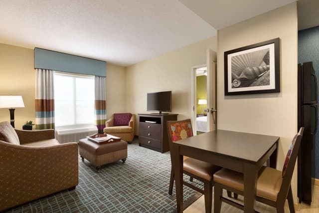 1 KING BED 1 BEDROOM SUITE NONSMOKING