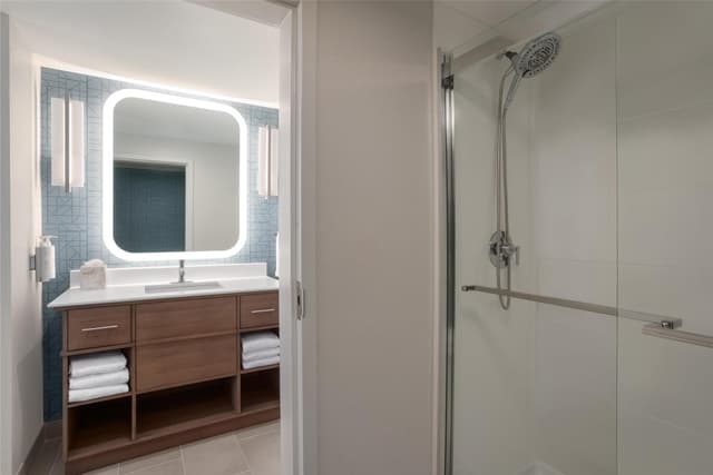 1 KING BED STUDIO SUITE NONSMOKING