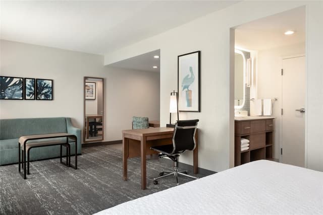 1 KING BED STUDIO SUITE NONSMOKING