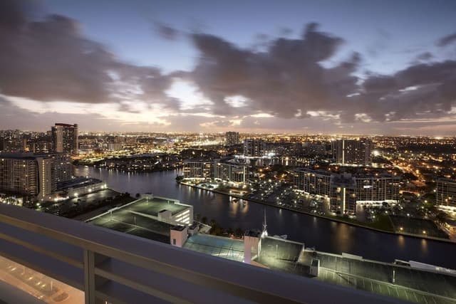 1 King Bed, Corner Room, Intracoastal View, Terrace Balcony