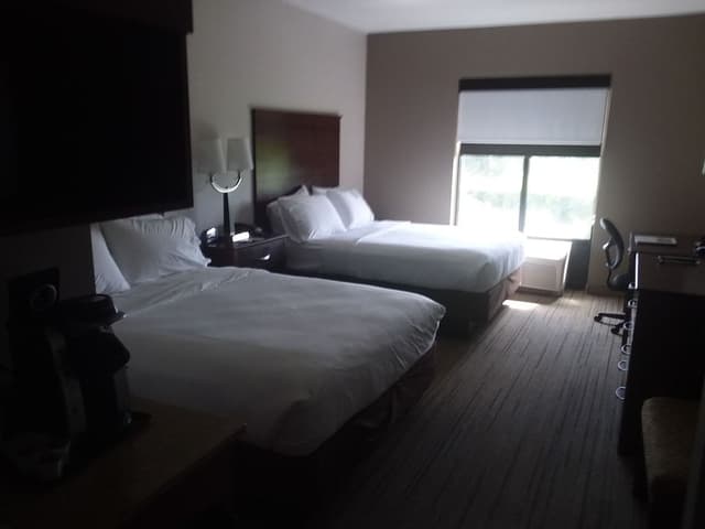 Standard Room, 2 Queen Beds, Accessible Bathtub