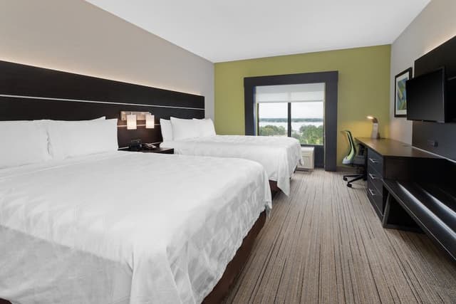 Standard Room, 2 Queen Beds, Accessible Bathtub