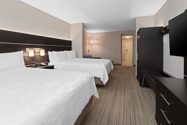 Suite, 1 Queen Bed, Accessible Bathtub