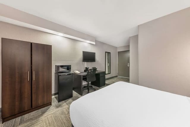 Standard Room, 1 Queen Bed, Accessible, Non Smoking