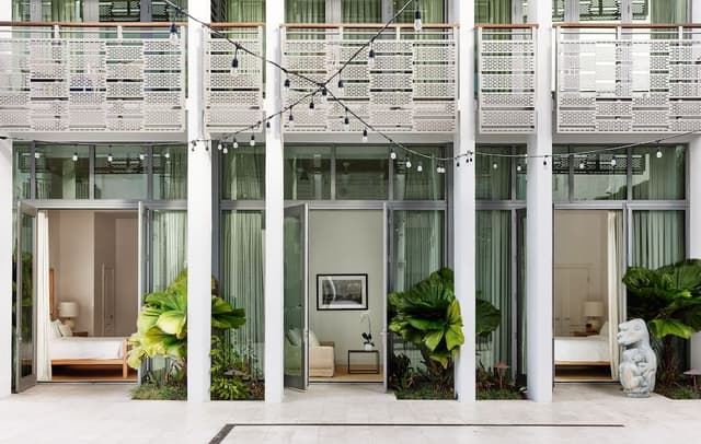 Betsy Balcony Suite