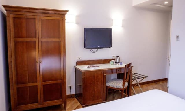 Deluxe Room, 2 Twin Beds, Smoking, Balcony (Shower Only)