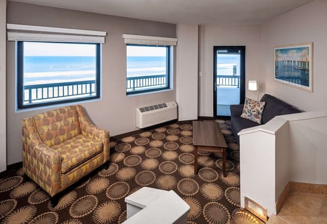Suite, 1 King Bed, Balcony, Oceanfront