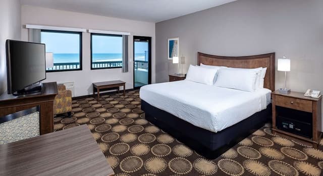 Suite, 1 King Bed, Balcony, Oceanfront