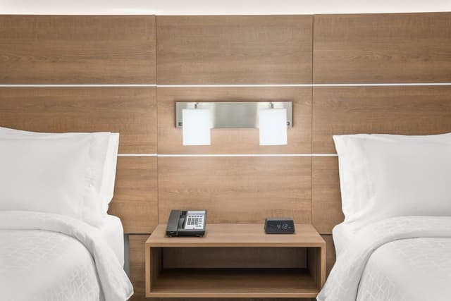 Suite, 2 Queen Beds, Mobility Accessible