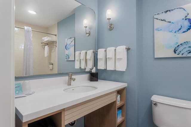 Standard Room, 2 Queen Beds, Accessible, Balcony (Communications)