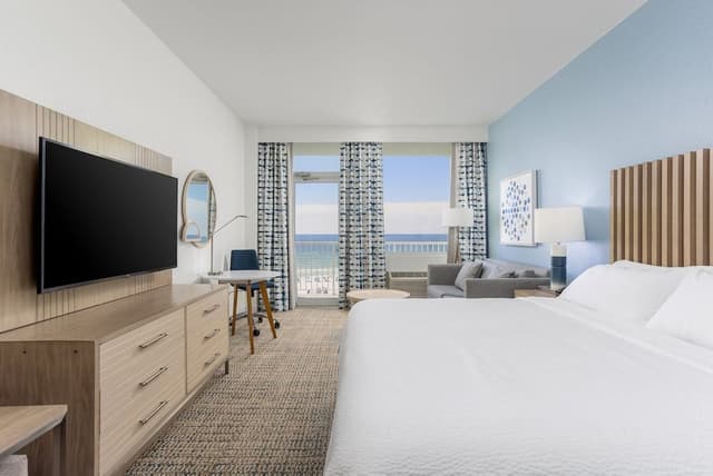 Standard Room, 1 King Bed, Pool View