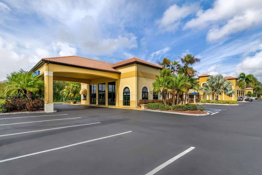 COMFORT INN SUN CITY CENTER COMFORT INN SUN CITY CENTER