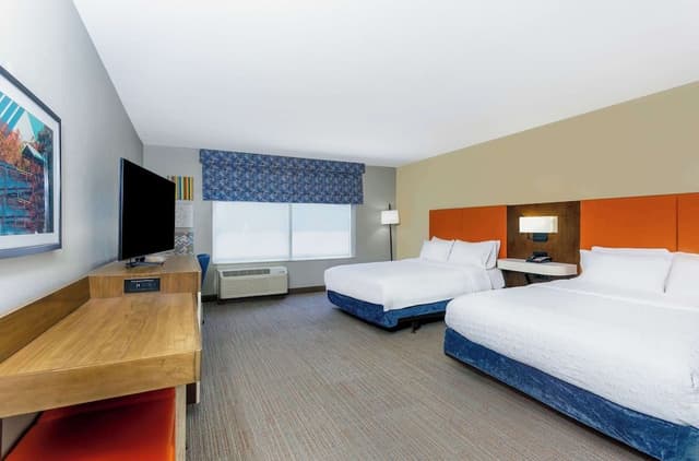 Two Queen Beds, Non-Smoking, Accessible with Bathtub