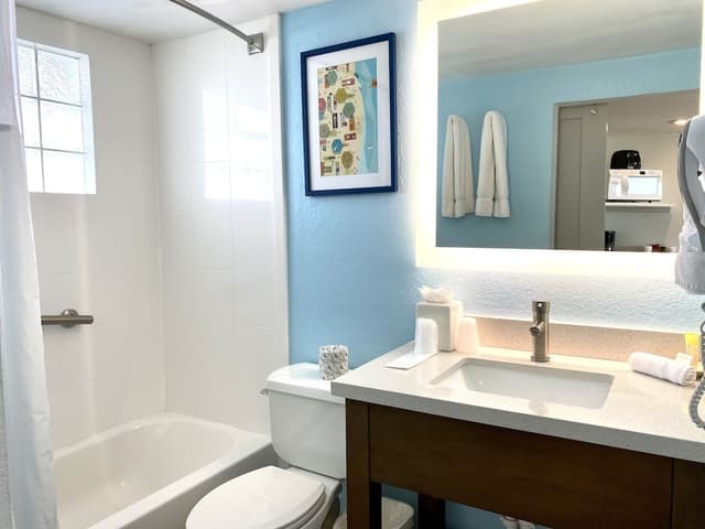 Traditional Room, 2 Queen Beds, Refrigerator & Microwave, Beach View (Gulf Front)