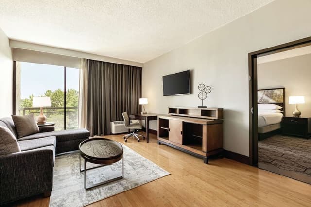 Suite, 1 King Bed, Non Smoking