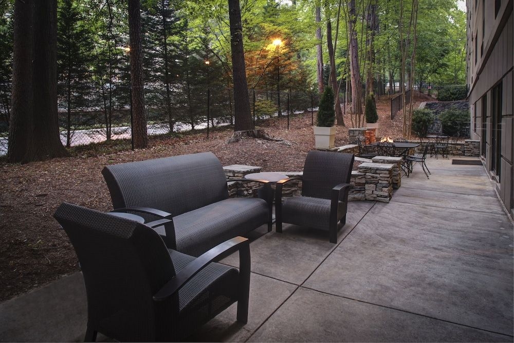 HOLIDAY INN EXPRESS & SUITES ATLANTA BUCKHEAD3