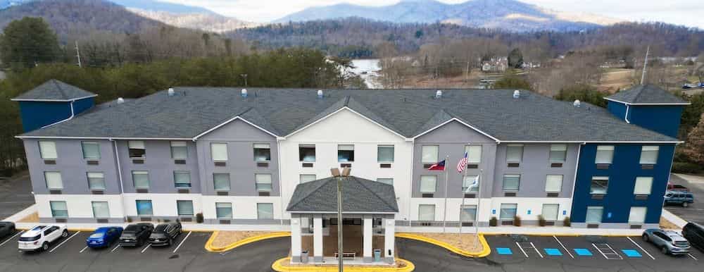 HOLIDAY INN EXPRESS & SUITES H