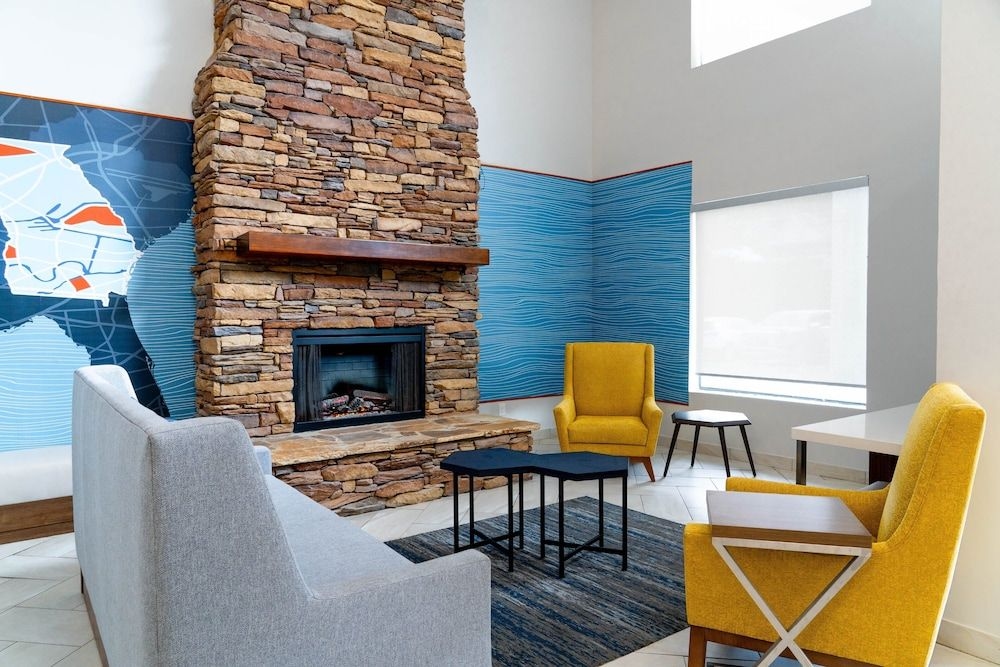 HOLIDAY INN EXPRESS & SUITES H3