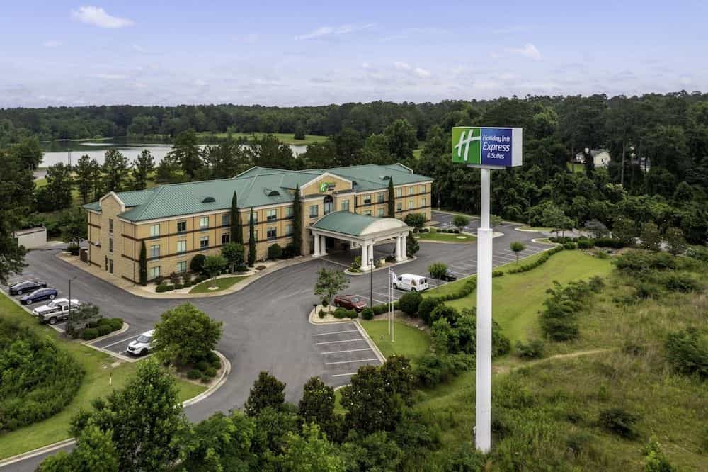 HOLIDAY INN EXPRESS & SUITES M