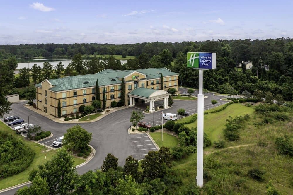 HOLIDAY INN EXPRESS & SUITES M HOLIDAY INN EXPRESS & SUITES M