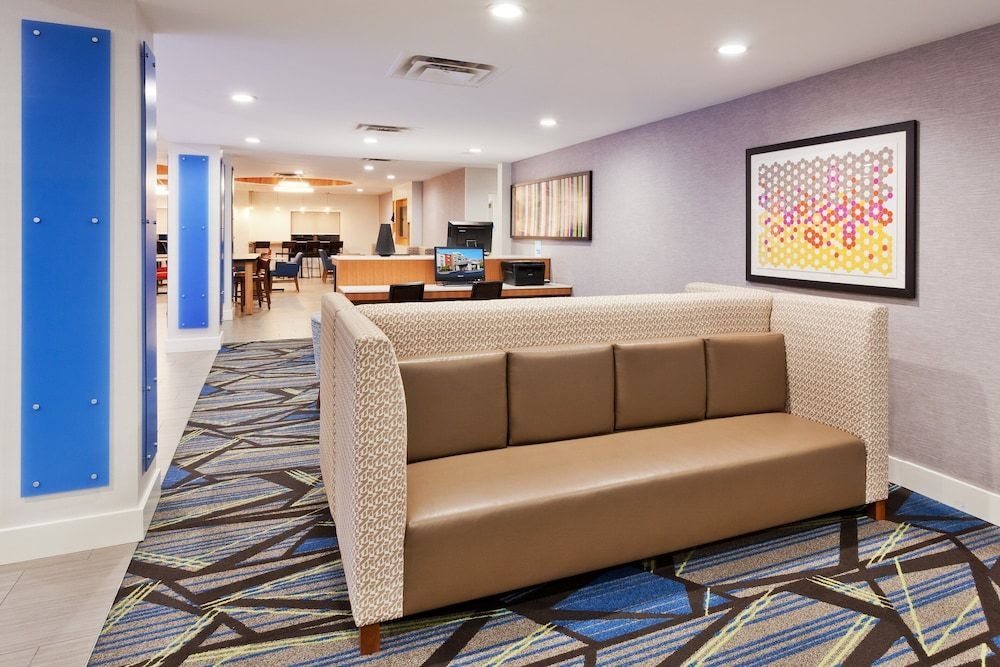 HOLIDAY INN EXPRESS & SUITES R1