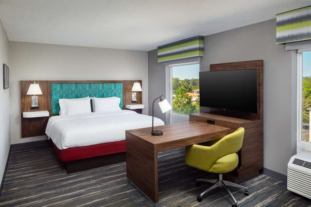 1 KING BED STUDIO SUITE NONSMOKING