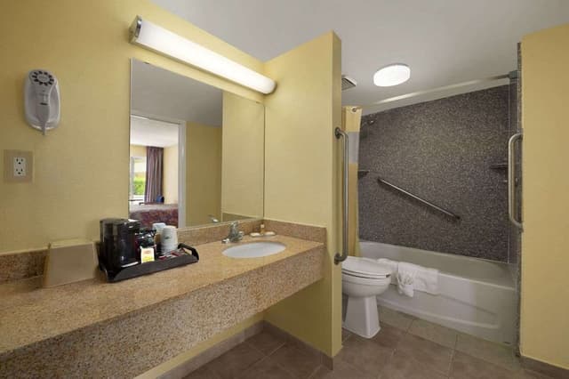 Standard Room, 1 King Bed (Non-Smoking)
