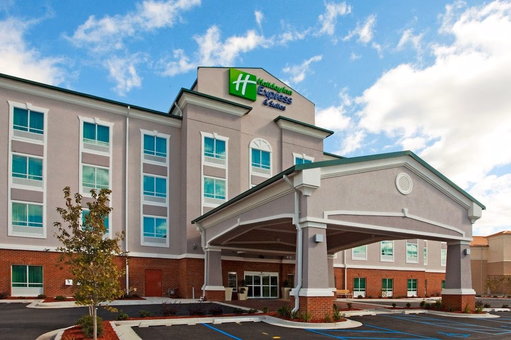 HOLIDAY INN EXPRESS & SUITES V3