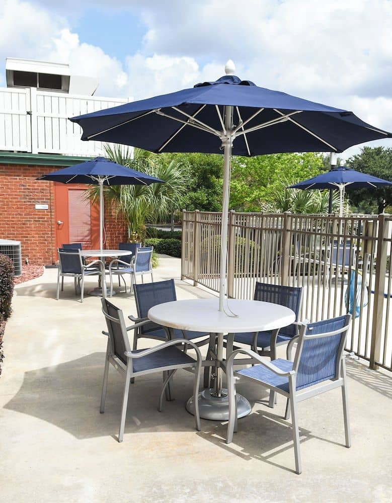 HOLIDAY INN EXPRESS & SUITES V HOLIDAY INN EXPRESS & SUITES V