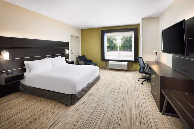 Room, 1 King Bed, Accessible (Hearing Accessible, Roll-in Shower)
