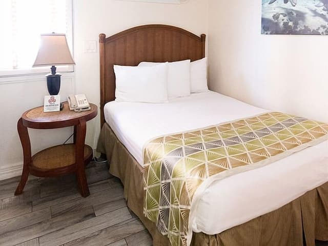 Standard Room, 1 Queen Bed