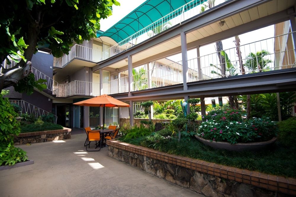 Pacific Marina Inn3